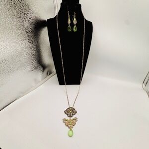 Vintage Avon Long Gold Tone Figaro Necklace Earrings Glowing Green Glass Pendant